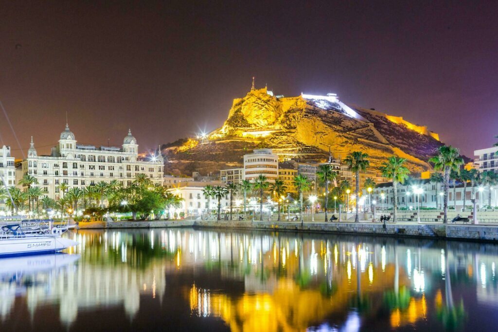 Alicante bei Nacht