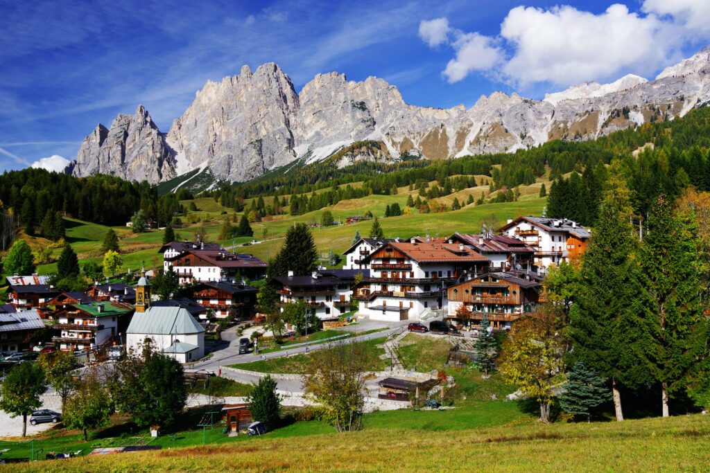 Cortina d'Ampezzo resort, auch bekannt als Pearl of the Dolomites, Italien, Europa