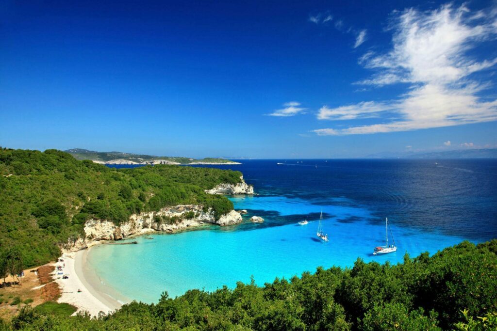 Der Strand von Voutoumi auf der Insel Antipaxos