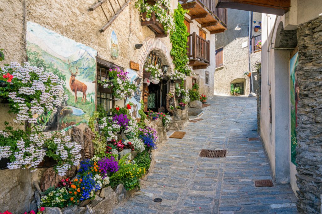 Das schöne Dorf Usseaux, im Chisone-Tal. Provinz Turin, Piedmont, Italien.