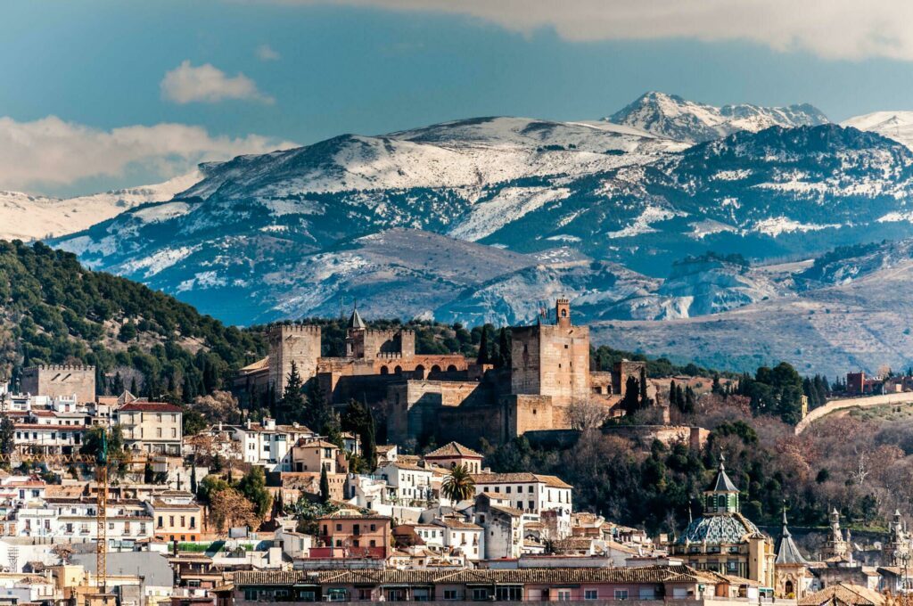 Die Sierra Nevada hinter der Alhambra