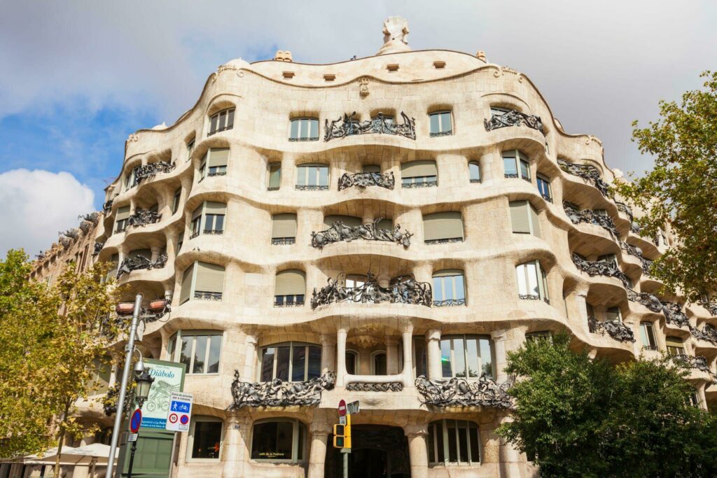 Casa Mila unter den schönsten Bauwerken Spaniens