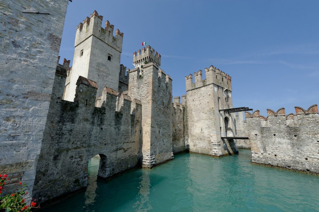 Die Burg von Sirmione am Gardasee