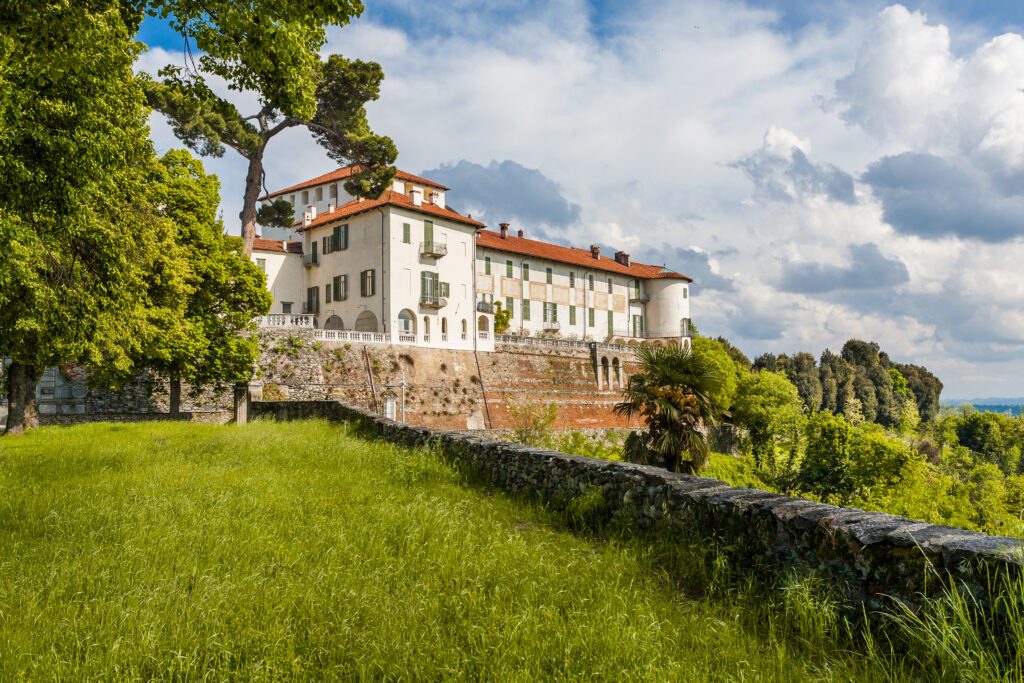 Das Schloss Masino, in Richtung Turin