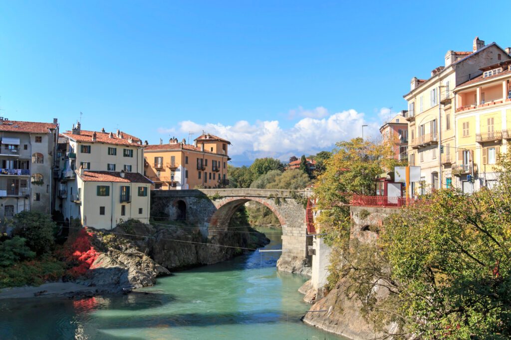 Das Dorf Ivrea in der Region Turin