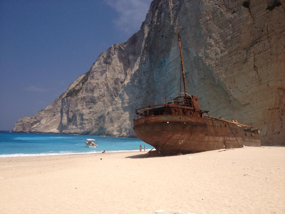 Die 10 schönsten Fotos von Navagio Beach, dem Strand der Schiffbrüchigen in Griechenland